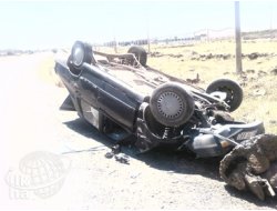 Trafik Levhasına Çarpan Otomobil Şarampole Yuvarlandı