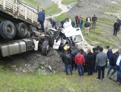 Şırnak’ta şarampole yuvarlanan tırın sürücüsü öldü