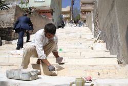 Merdivenler Mardin taşları ile süsleniyor
