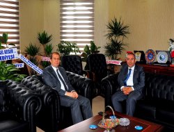 Van Valisi İbrahim Taşyapan, YYÜ Rektörü Battal’ı ziyaret etti