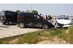 Midyat’ta 3 araç çarpıştı:1 yaralı