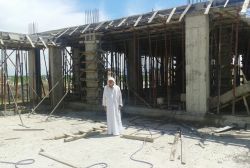 Yarım kalan cami inşaatı yardım bekliyor