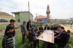 Ağrı Valisi köy ziyaretlerinde bulundu