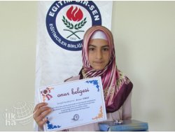 Eğitim Bir-Sen'den Başörtülü Öğrenciye Belge