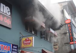 Elektrikli ısıtıcının neden olduğu yangın cafeyi küle çevirdi