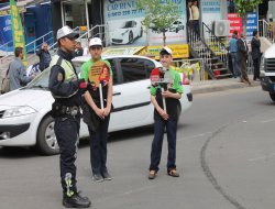 Diyarbakırlı öğrenciler trafik haftası için yürüdü foto video