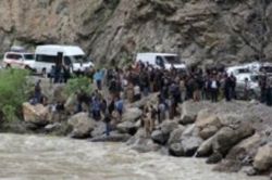 Zap suyuna uçan aracın içindeki 5 kişinin cesedine ulaşıldı