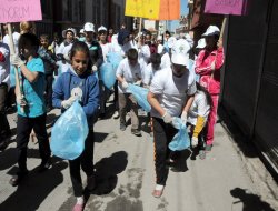 Gaziantep’te öğrenciler çevre temizliği için yürüdü
