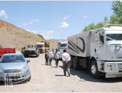 Köylüler, Yol İçin Yol Kapattı