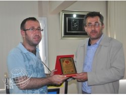 Nuh Eğitim Der 'den Basın Mensuplarına Plaket