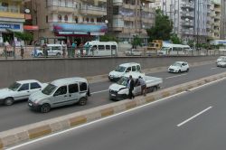 Şanlıurfa İpek yolunda zincirleme kaza foto video