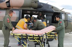 Ağır yaralı çocuk, helikopterle hastaneye kaldırıldı