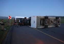 Asker taşıyan araç devrildi:16 yaralı foto video