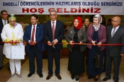 Engelli öğrencilerinı el işleri sergilendi