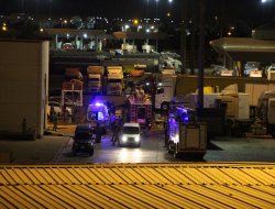 Sınır Kapısında alev alan araç hurdaya döndü