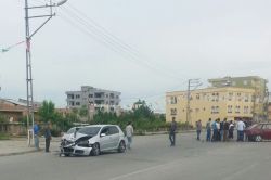 Batman’da iki otomobilin çarpıştı