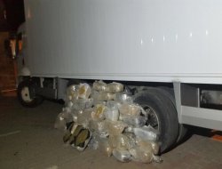 Diyarbakır-Mardin karayolunda 380 kilo esrar ele geçirildi