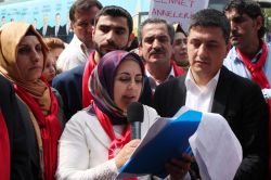 Anneler günü nedeniyle basın açıklaması yaptılar