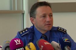 Önce ailesinden 3 kişiyi, sonra komşusunu öldürdü