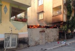 Odunlukta çıkan yangın korkuttu