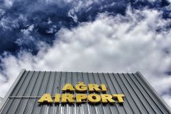 Ağrı Havaalanında elektrik kesilince uçuşlar iptal edildi