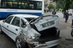 Sağanak yağış kazaya neden oldu:2 yaralı