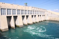 Su deposuna yıldırım düştü