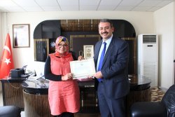 ‘Yılın Ebesi’ Van’dan seçildi