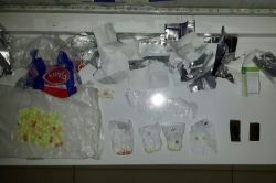 Viranşehir'de uyuşturucu satıcılarına baskın, 2 gözaltı