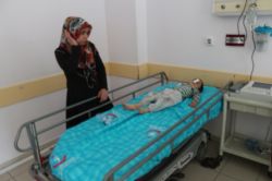 Kâhta'da çocuk motosikletin altında kaldı