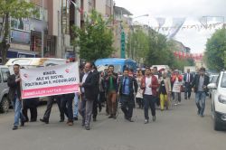 Engelliler engellerin kaldırılması için yürüdü