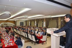 Vali Ahilik Haftası yemeğine katıldı