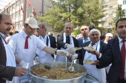 Kızıltepe’de 2 bin kişiye pilav dağıtıldı