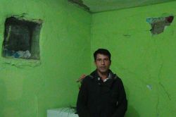 Evine yıkım kararı alınan aile perişan