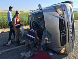 Minibüs takla attı: 12 Yaralı