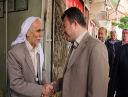 Namzetê serbixwe Yavuz li Wêranşarê pirsgirekên dikandaran guhdar kir