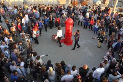 Mardin’de Belediyenin sponsorluğunda Bienal rezaleti