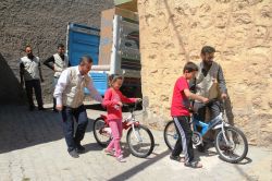 Yetim-Der Midyat’ta çeşitli yardımlarda bulundu video