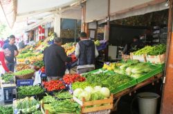 Midyat manav tezgâhlarına yerli ürün bereketi