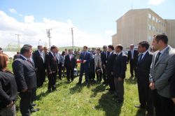 Vali Hamur ilçesini ziyaret etti