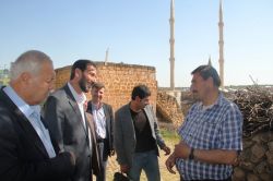 Mardin bağımsız adayı Kılınç, Midyat'ta ziyaretlerde bulundu