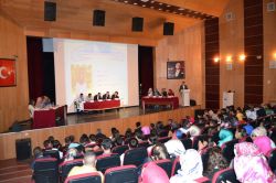 Liseler arası münazara yarışması yapıldı.