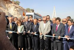 Türkiye’nin en büyük üçüncü asma köprüsü Nissibi Köprüsü açıldı