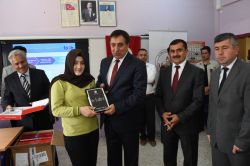 Fatih Projesi kapsamında tabletler dağıtıldı