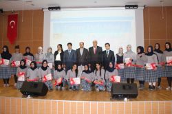 Öğrencilere tablet bilgisayar dağıtıldı