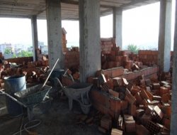 Belediye Çınar'da ev yıktı