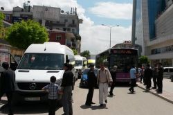 Minibüsü ile otomobilin çarpıştı: 18 yaralı