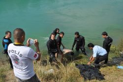 Tarsus'ta ırmakta kaybolan gencin cesedine ulaşıldı video