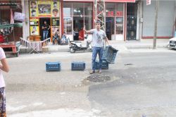 Rögardan gelen pis koku esnafı bezdirdi foto video