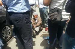 Otomobil 80 yaşındaki adama çarptı